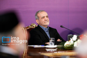 President Pezeshkian's meeting with group of Christians in Tehran