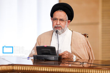 President Pezeshkian's meeting with group of Christians in Tehran