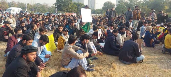 Pakistan’s Shia Muslims hold protest to condemn Parachinar tragedy