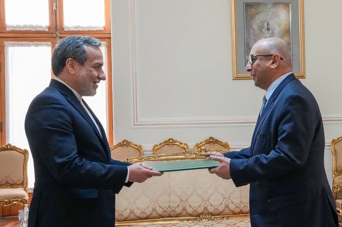 Iran FM receives copies of credentials of three new ambassadors