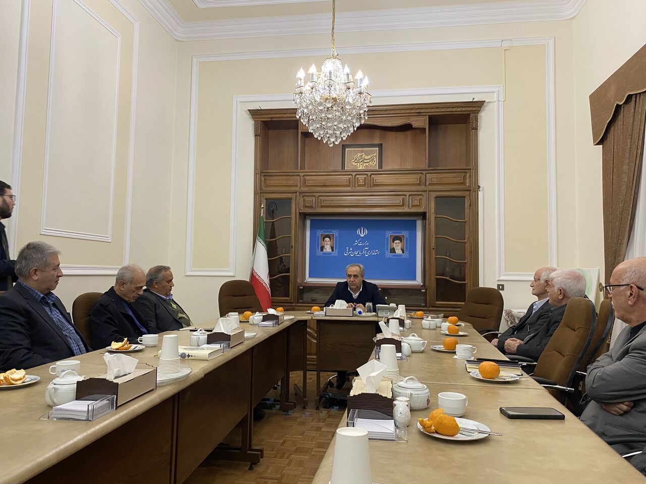 پیشنهاد استاندار آذربایجان شرقی برای ساخت شهرکی مخصوص سالمندان و کودکان بی سرپرست پیشنهاد استاندار آذربایجان شرقی برای ساخت شهرکی مخصوص سالمندان و کودکان بی سرپرست