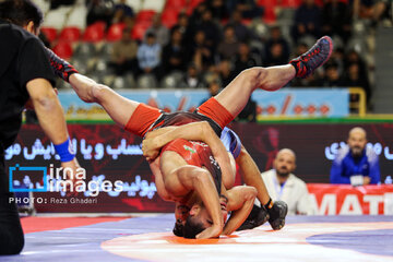 El campeonato nacional de lucha grecorromana en Shiraz