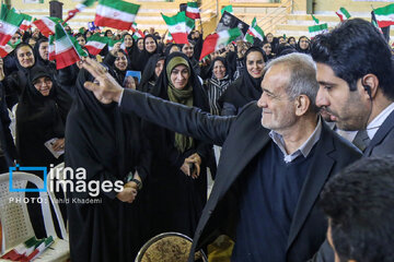 El segundo día del viaje del presidente iraní a Jorasán del Norte