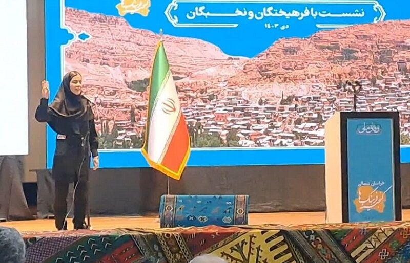 فیلم | خوشآمدگویی دختر کرمانج زبان به رییس جمهور - ایرنا