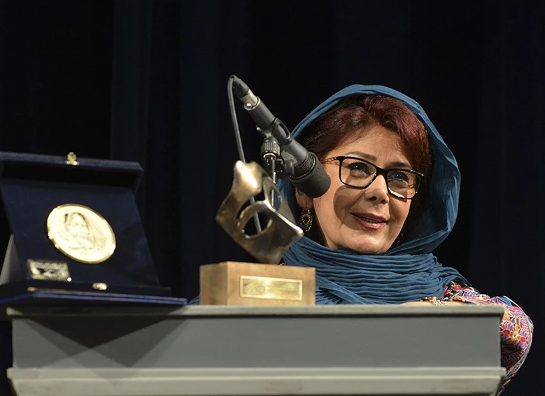 مهرانه مهینترابی: زینلیان استادی پرانگیزه بود/ با لباسهایش صحنه غرق در شور میشد