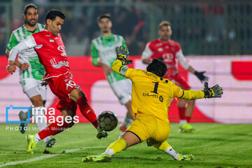 Iran's Pro-League: Persepolis  vs. Kheybar