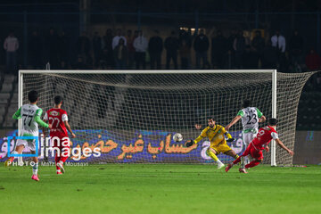 Iran's Pro-League: Persepolis  vs. Kheybar