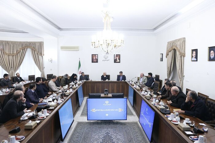 عارف: به دنبال درمان ریشهای اقتصاد هستیم/ تاکید بر جلوگیری از برچسبزنی به نخبگان