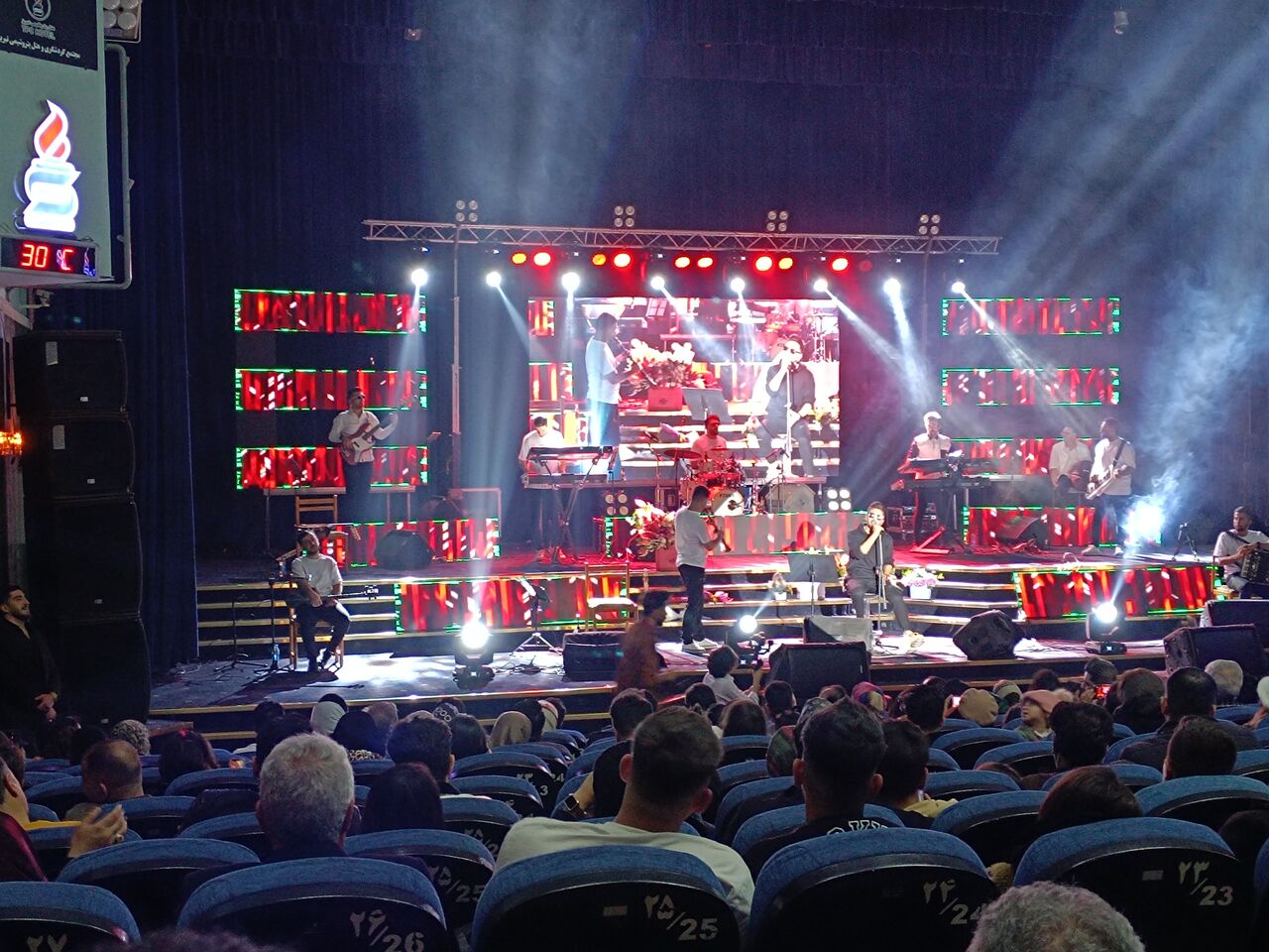 کنسرت بابک افشار در تبریز به روی صحنه رفت کنسرت بابک افشار در تبریز به روی صحنه رفت