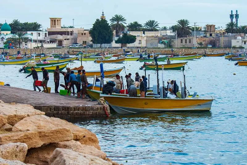 سفر به بندر کنگ؛ ملاقات با سانتورینی ایران