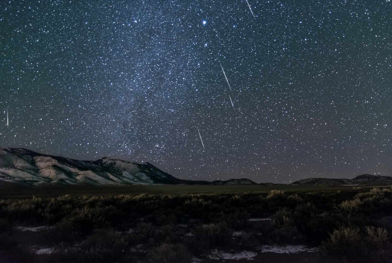 آتش‌بازی شهاب‌ها در آسمان دی‌ماه/ بارش شهابی رُبعی آخر هفته به اوج می‌رسد