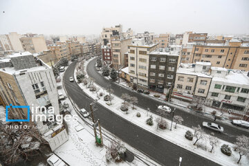 Snow makes up different areas in Hamedan, western Iran