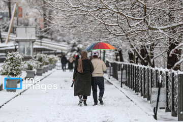 Snow makes up different areas in Hamedan, western Iran