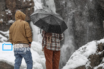 Snow makes up different areas in Hamedan, western Iran