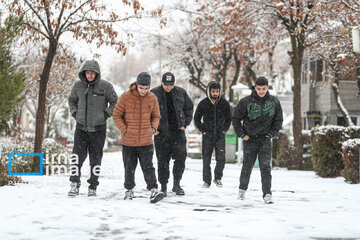 Snow makes up different areas in Hamedan, western Iran