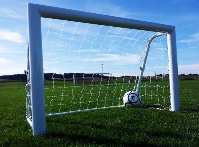 قهرمانان فوتبال حبابی و مینی فوتبال زنجان در انتظار دستان یاریگر