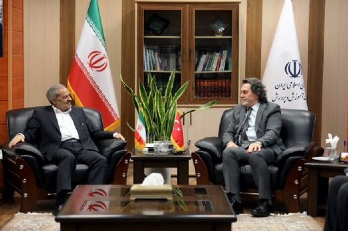 Iran's education minister meets Tajik, Turkish ambassadors