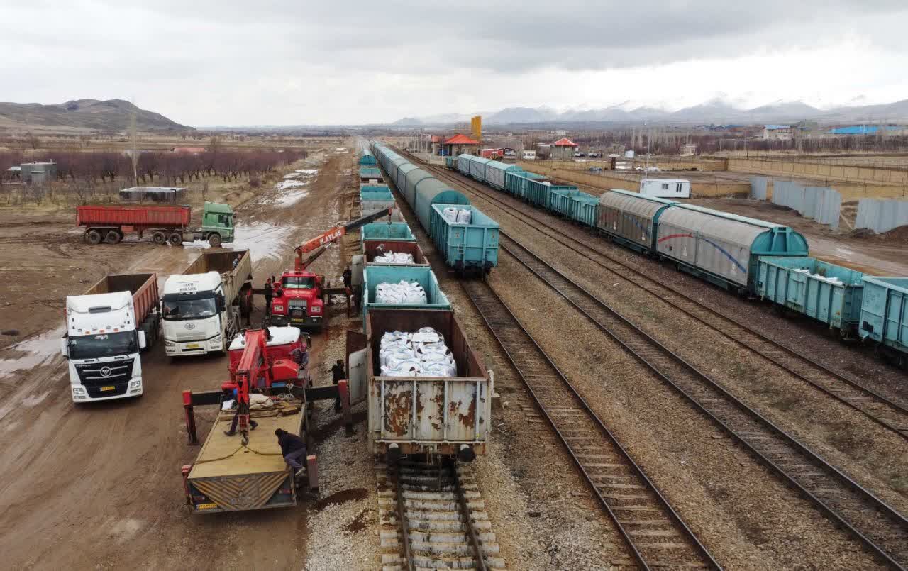 أول قطار إيراني ينطلق إلى أوزبكستان أول قطار إيراني ينطلق إلى أوزبكستان