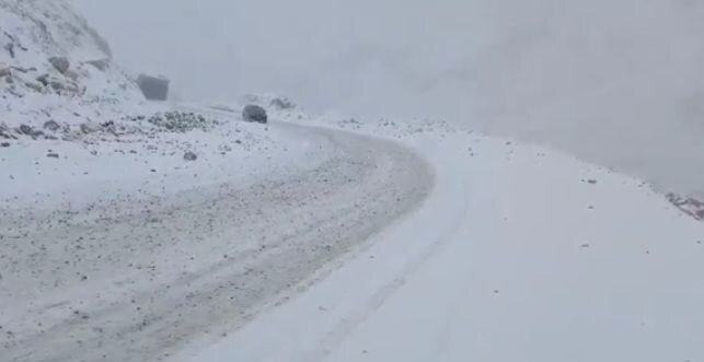 انجام عملیات راهداری در ۵۰۰ کیلومتر جاده‌های سمنان تا بارش ۲۱ سانتیمتری برف