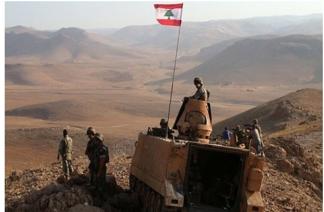 الجيش اللبناني يعلن اشتباك قواته مع مجموعات سورية مسلحة الجيش اللبناني يعلن اشتباك قواته مع مجموعات سورية مسلحة