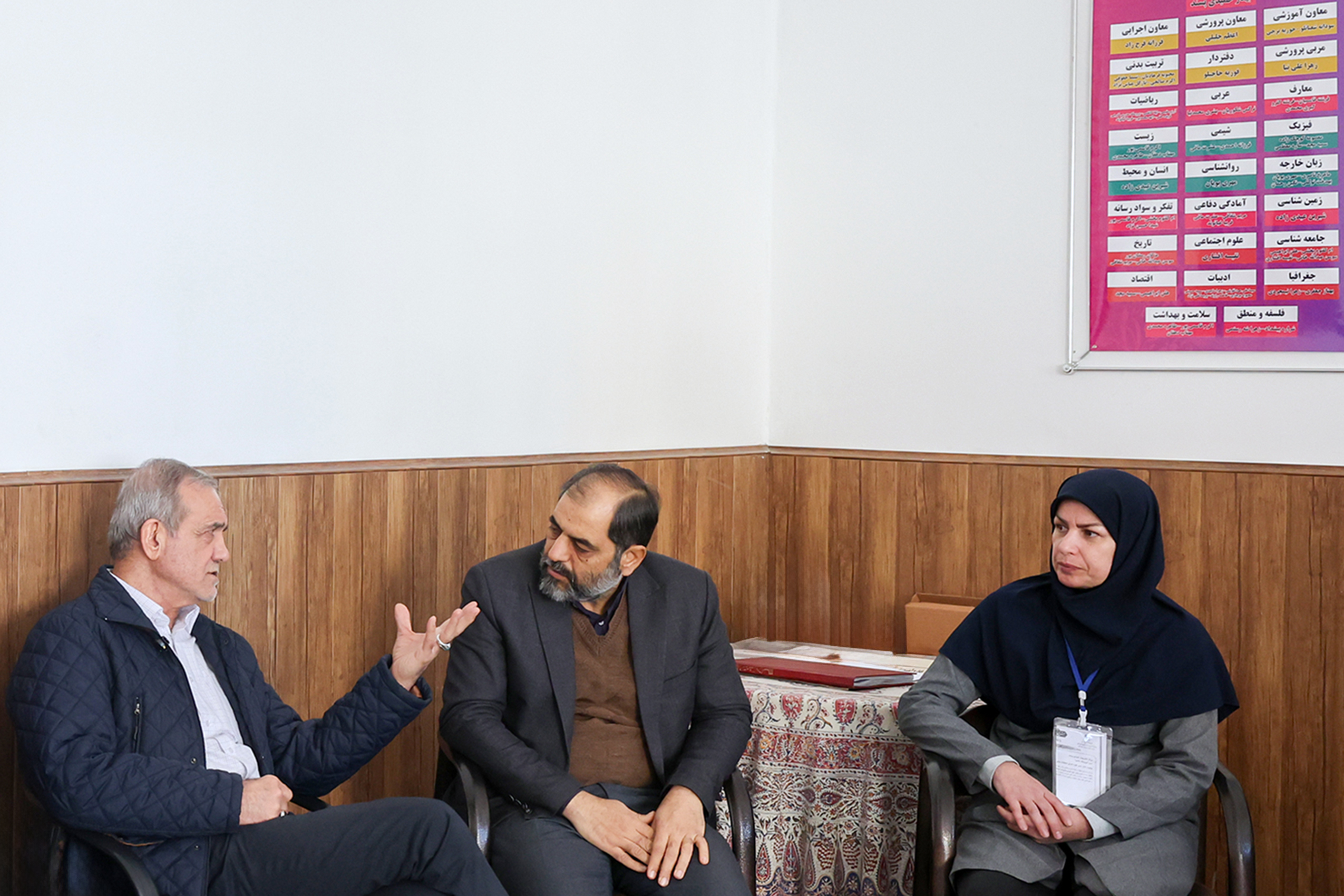 بازدید سرزده رئیسجمهور از ۲ مدرسه در شهر قدس