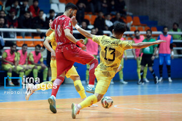 Farsh Ara Mashhad VS. Safir Gofteman Tehran in Iranian Futsal Super League