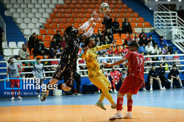 Farsh Ara Mashhad VS. Safir Gofteman Tehran in Iranian Futsal Super League