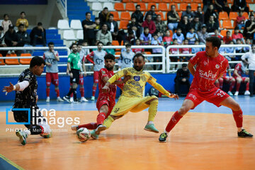 Farsh Ara Mashhad VS. Safir Gofteman Tehran in Iranian Futsal Super League