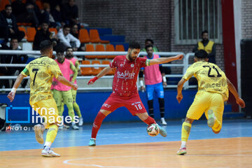 Farsh Ara Mashhad VS. Safir Gofteman Tehran in Iranian Futsal Super League