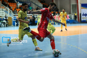 Farsh Ara Mashhad VS. Safir Gofteman Tehran in Iranian Futsal Super League