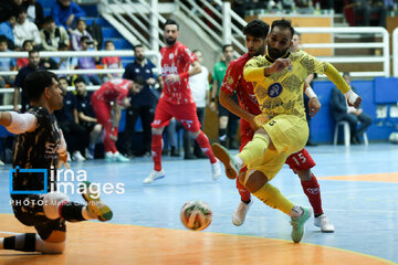 Farsh Ara Mashhad VS. Safir Gofteman Tehran in Iranian Futsal Super League