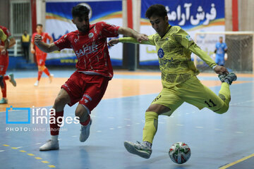 Farsh Ara Mashhad VS. Safir Gofteman Tehran in Iranian Futsal Super League