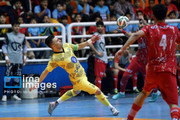 Farsh Ara Mashhad VS. Safir Gofteman Tehran in Iranian Futsal Super League