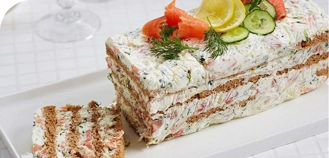 طرز تهیه کیک پنیر سبزی؛ سالمترین فینگرفود مهمونی