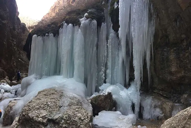 آبشارهای یخی ایران؛ ماجراجویی در دنیای برف و یخ