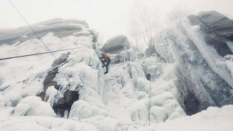 آبشارهای یخی ایران؛ ماجراجویی در دنیای برف و یخ