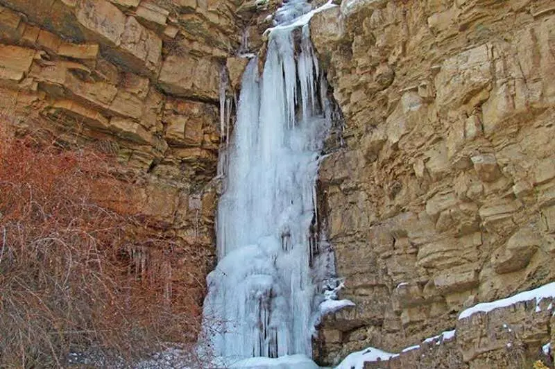 آبشارهای یخی ایران؛ ماجراجویی در دنیای برف و یخ