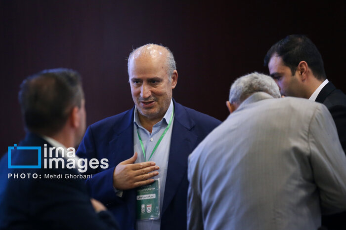 ۳ پیشکسوت فوتبال کرمان تجلیل شدند/تاج: مشکل مالکیت باشگاههای مس رفع شد