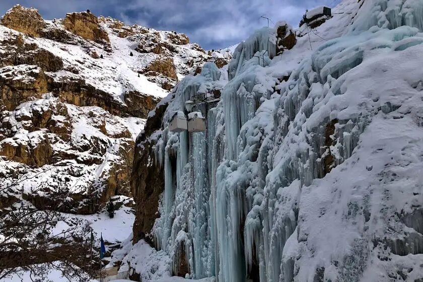 آبشارهای یخی ایران؛ ماجراجویی در دنیای برف و یخ آبشارهای یخی ایران؛ ماجراجویی در دنیای برف و یخ