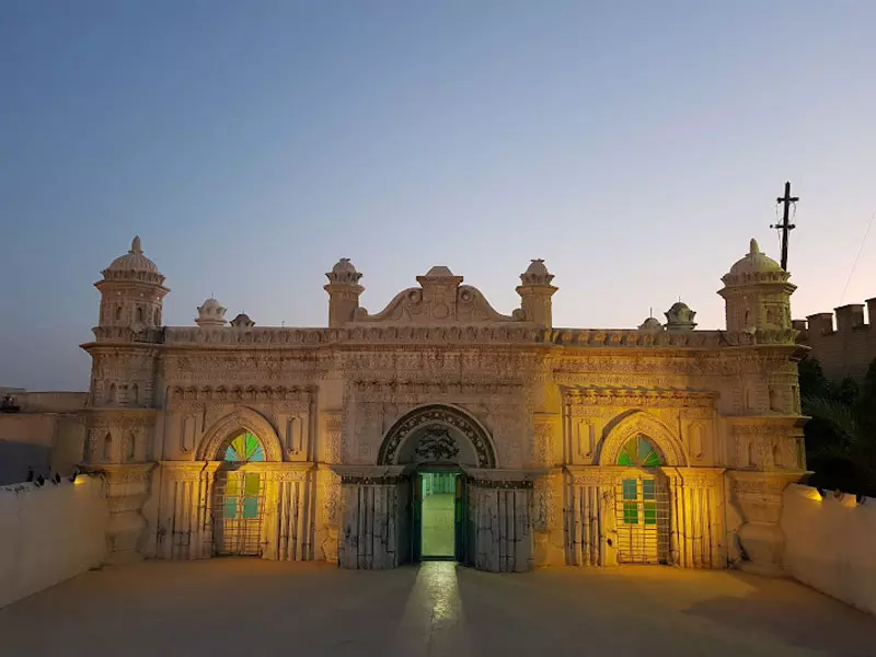 مسجد رنگونیها، یادگار پر نقشونگار معماری هندی در آبادان