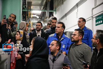 Iranian journalists tour production line of Iran Khodro