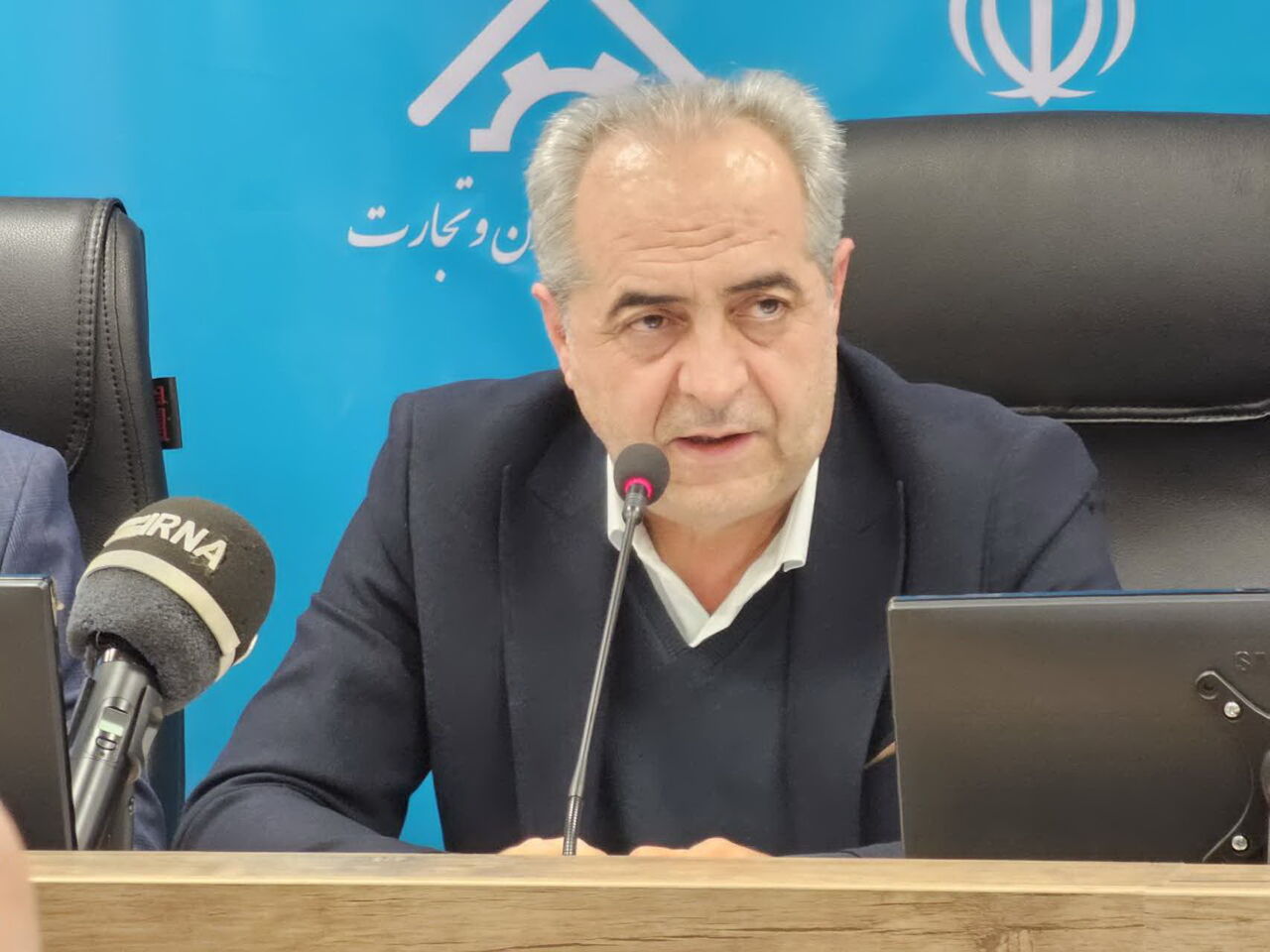 استاندار: درهای عمارت استانداری آذربایجان شرقی به روی تولیدکنندگان و کارآفرینان باز است استاندار: درهای عمارت استانداری آذربایجان شرقی به روی تولیدکنندگان و کارآفرینان باز است