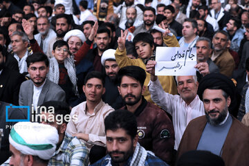 L’ayatollah Khamenei a reçu en audience des milliers de personnes de la province de Qom