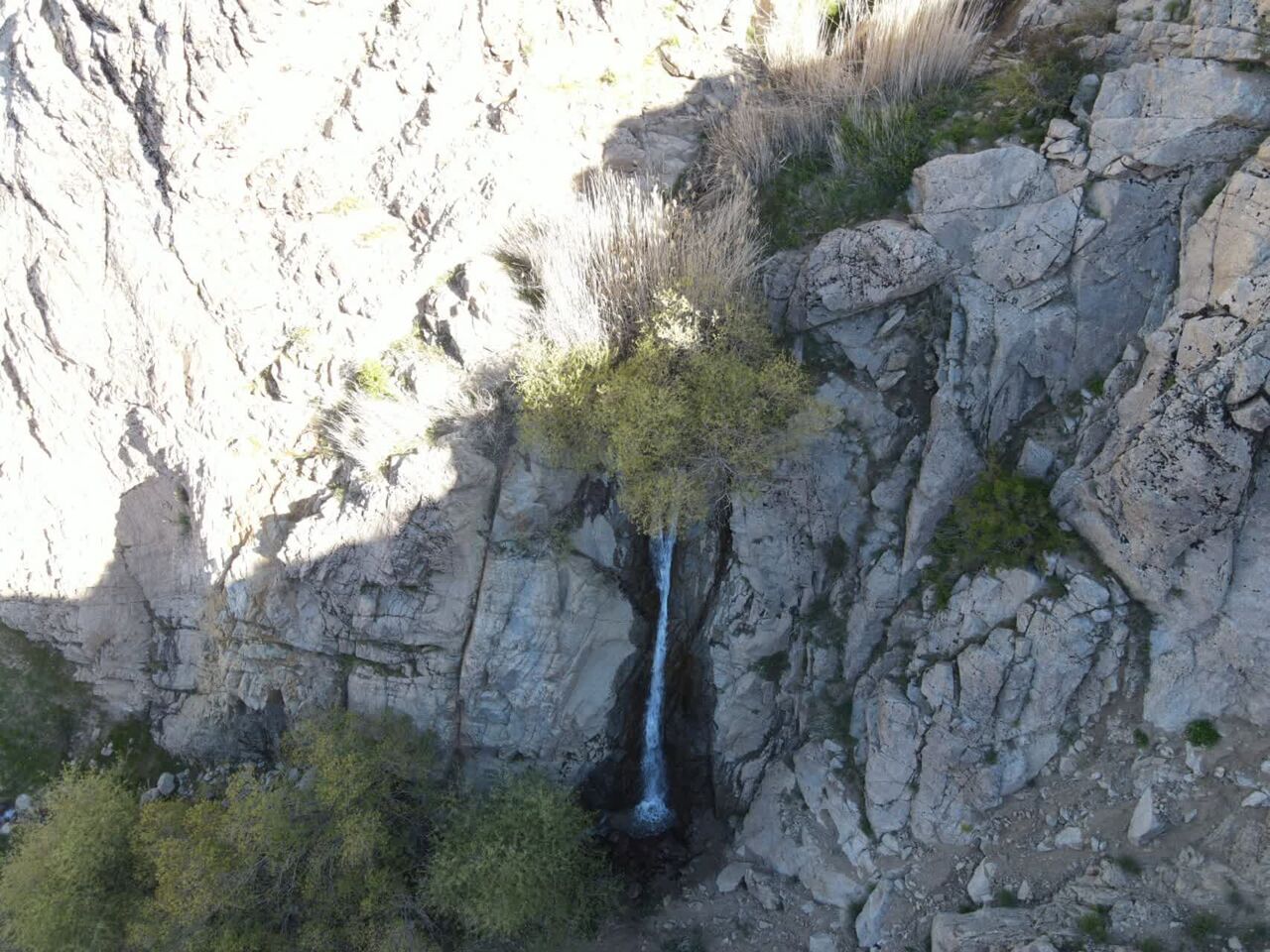 ثبت ملی آبشار "طاقا" در روستای آرتیمان تویسرکان