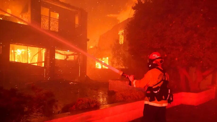 Mueren al menos 10 ciudadanos en el incendio de California