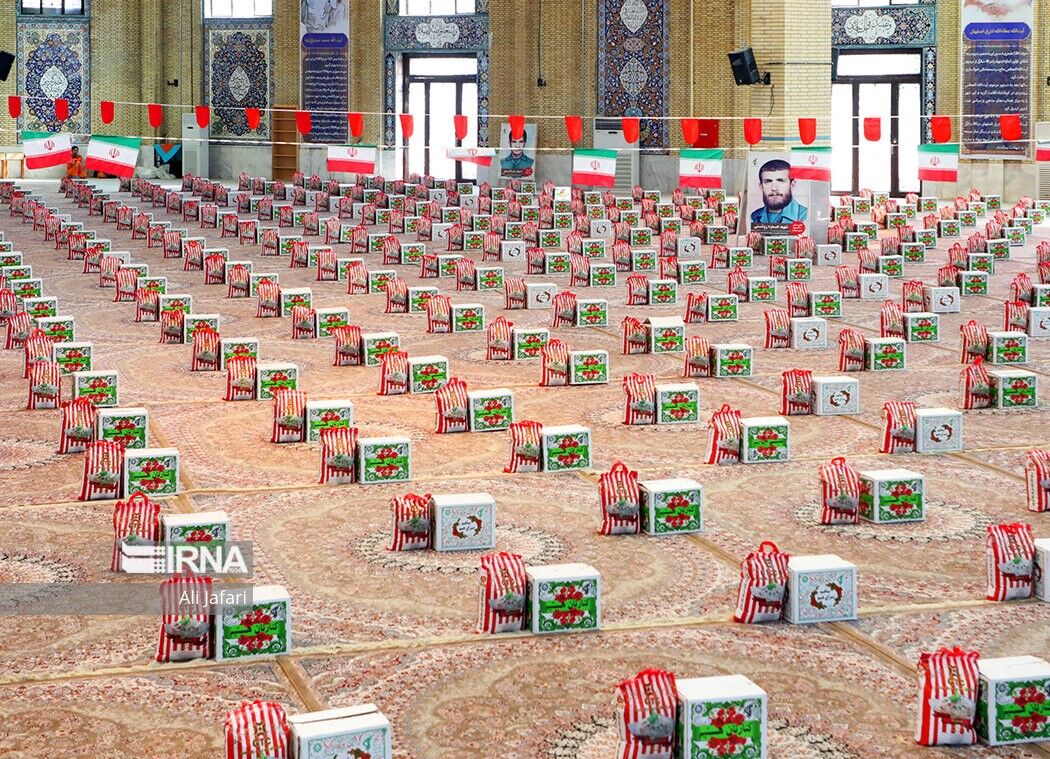 ۴۵۰ بسته غذایی در خراسان جنوبی توزیع شد ۴۵۰ بسته غذایی در خراسان جنوبی توزیع شد