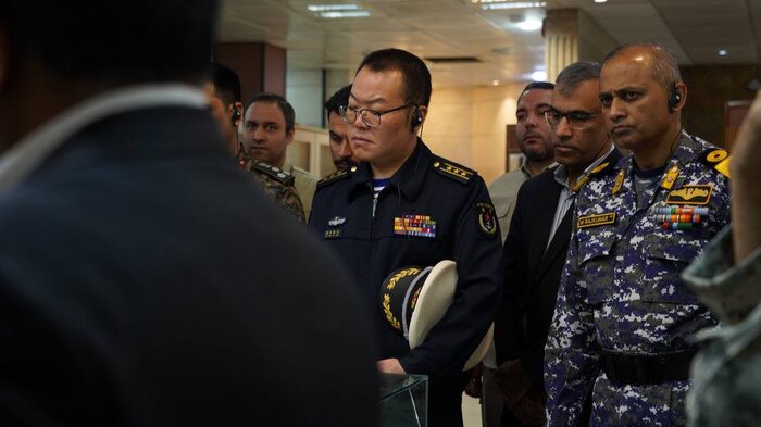 Militares de ocho países visitan la isla de Bu Musa y el estrecho de Ormuz