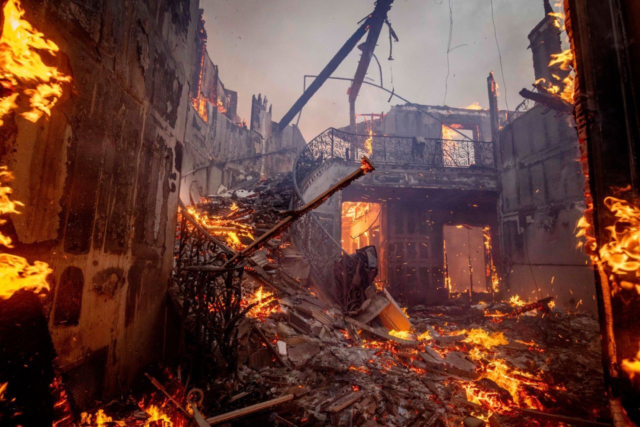 Die Zahl der Todesopfer durch den Brand in Los Angeles stieg auf 16