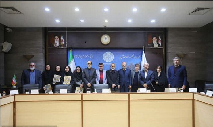 تعليم اللغة الفارسية وفق نظام "فارسي آموز دهخدا" التعليمي الالكتروني تعليم اللغة الفارسية وفق نظام "فارسي آموز دهخدا" التعليمي الالكتروني