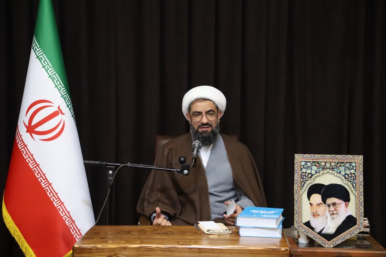 امام جمعه همدان: همکاری با پلیس برای برخورد با ناهنجاری های اجتماعی ضروری است